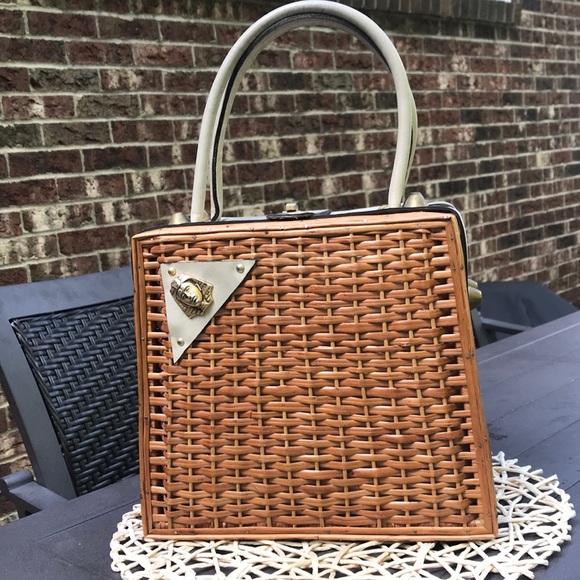 Handbags - Vintage Woven Wicker Handbag w/ Leather Trim‎
